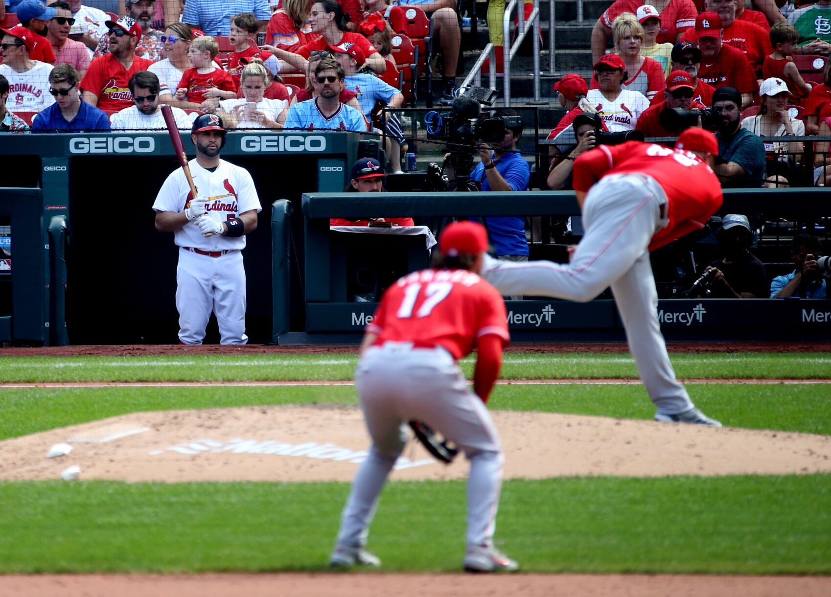 Pujols stays at 698, Reds beat Cards 3-0